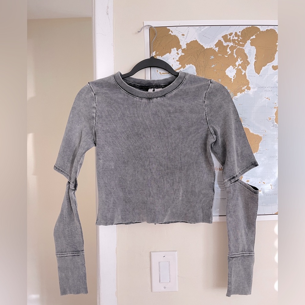 H&M Edgy Long Sleeves Crop Top